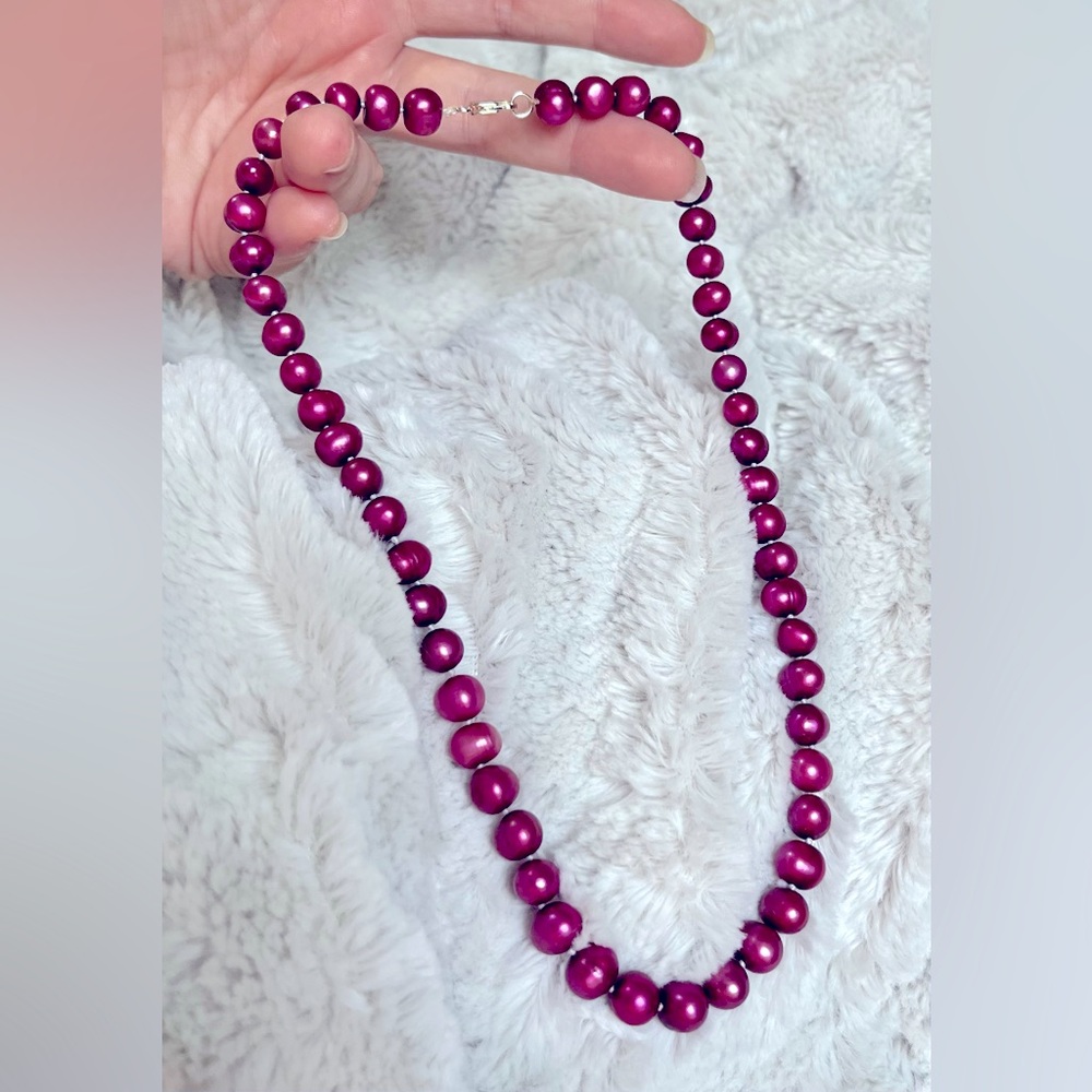 EUC Magenta 🩷💜Freshwater Pearl Necklace 18”